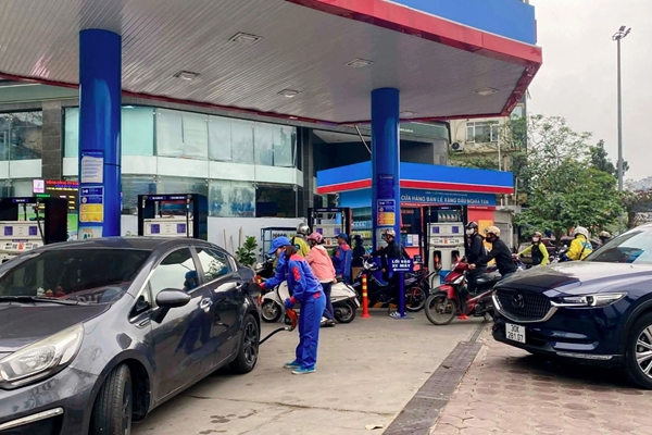 Giá xăng lại tăng, người dân tiết kiệm xăng dầu như thế nào